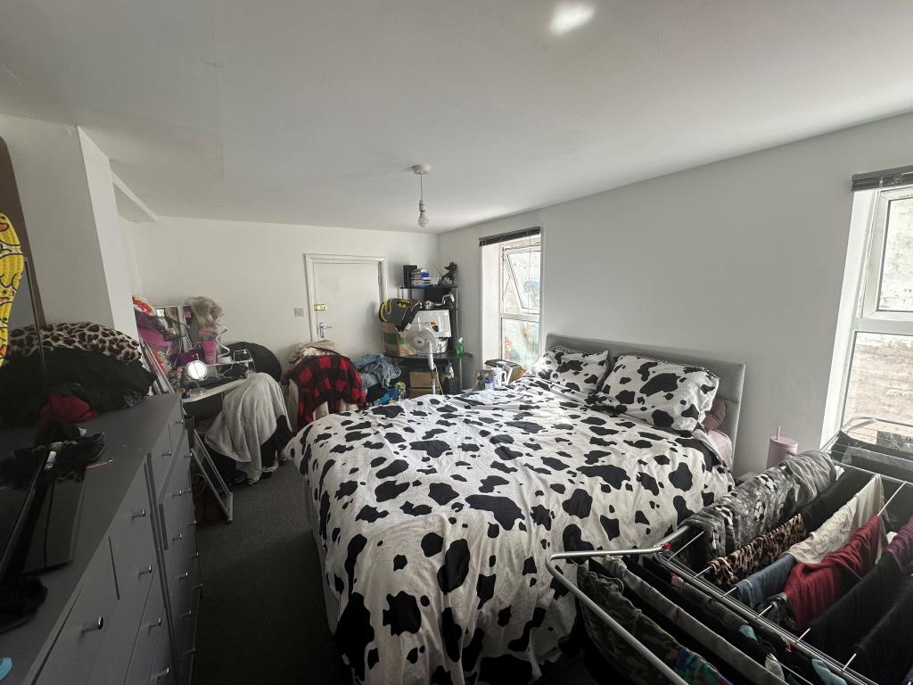 Lot: 71 - FREEHOLD BLOCK OF FLATS FOR INVESTMENT - Flat one bedroom one